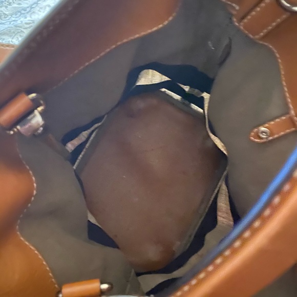 Burberry bucket loved and used - Picture 6 of 8